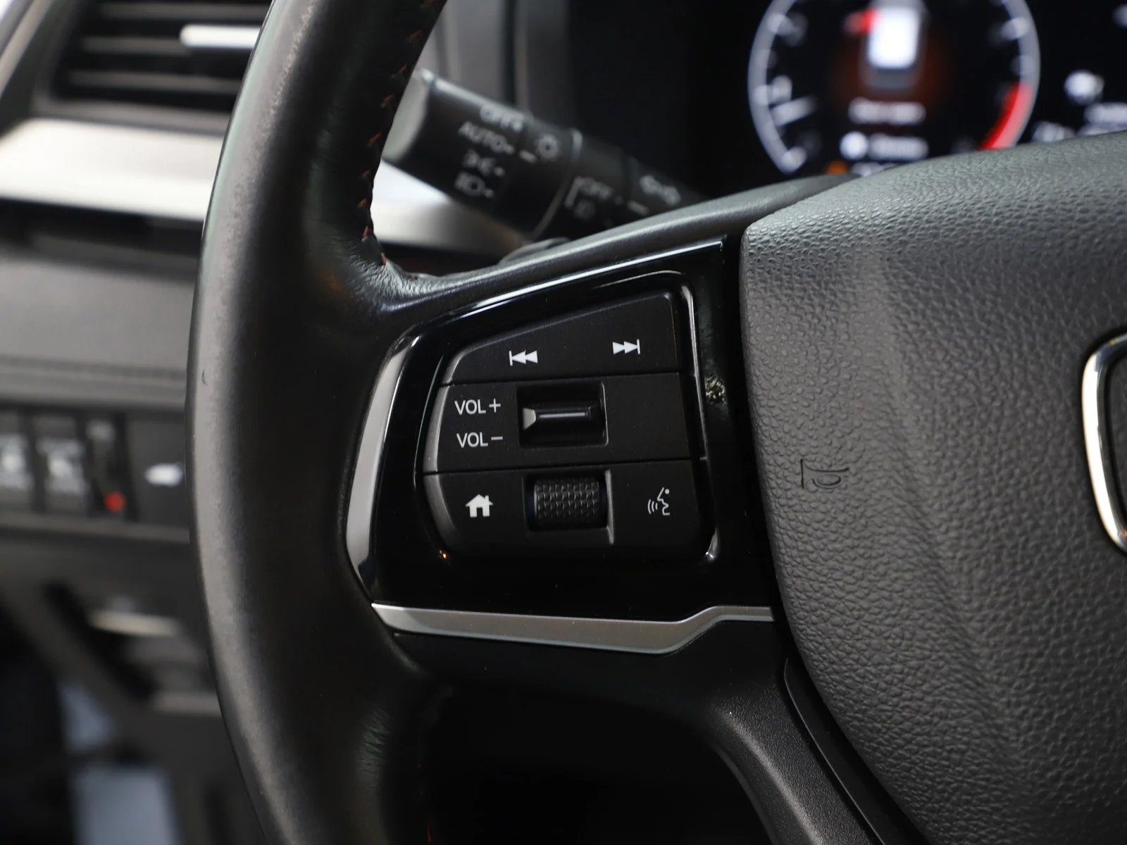Used 2025 SONIC GRAY Honda Sport-L image 28