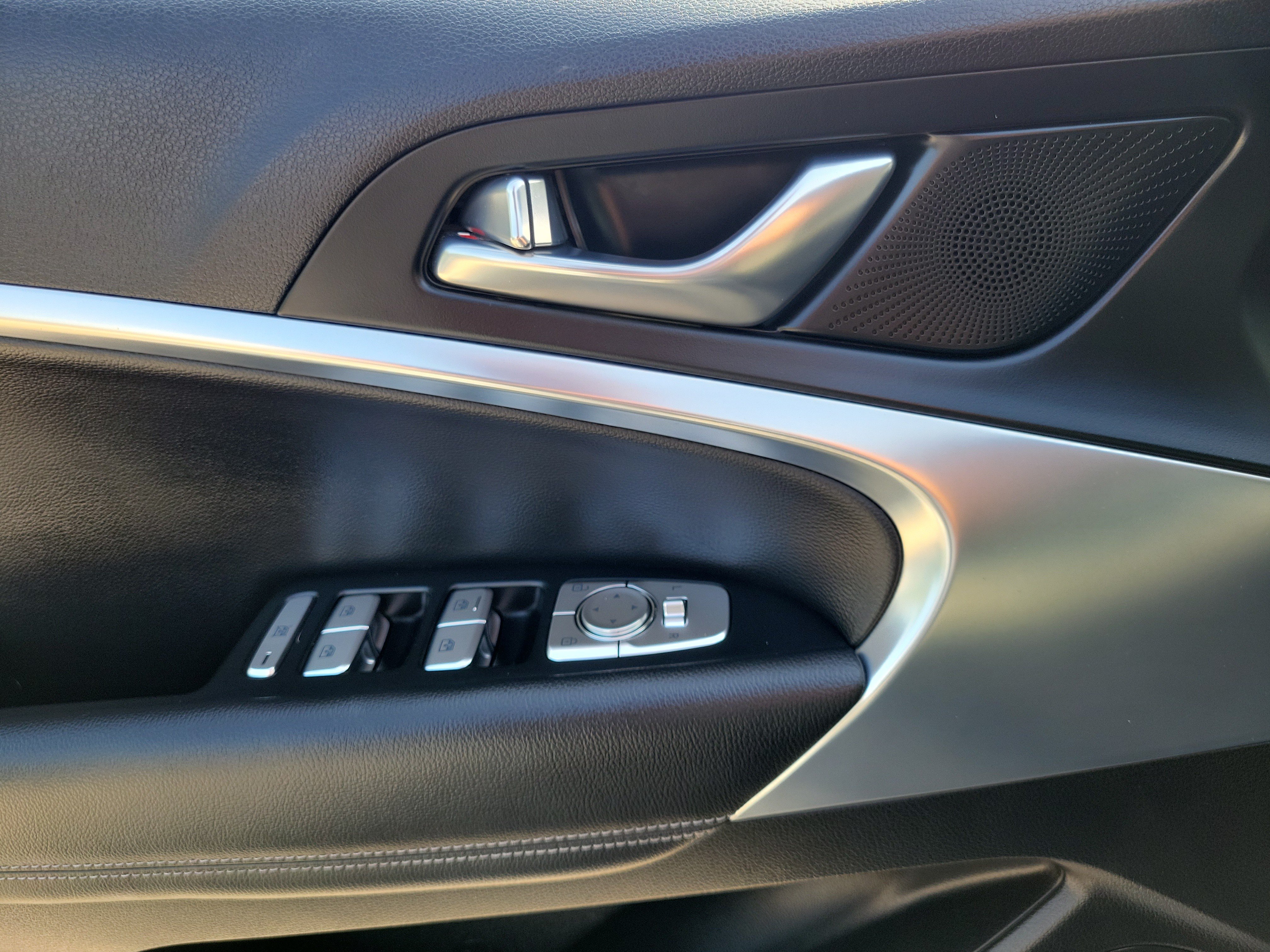 Used 2023 Capri Blue Genesis 2.0T image 17