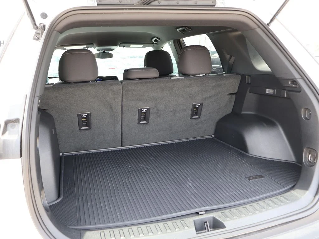 Used 2026 Summit White Chevrolet LT image 15
