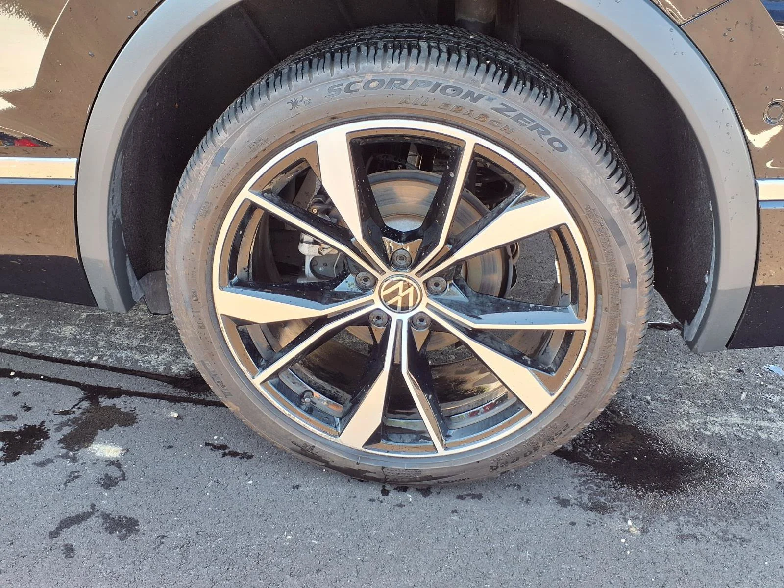 Used 2024  Volkswagen SEL R-Line image 22