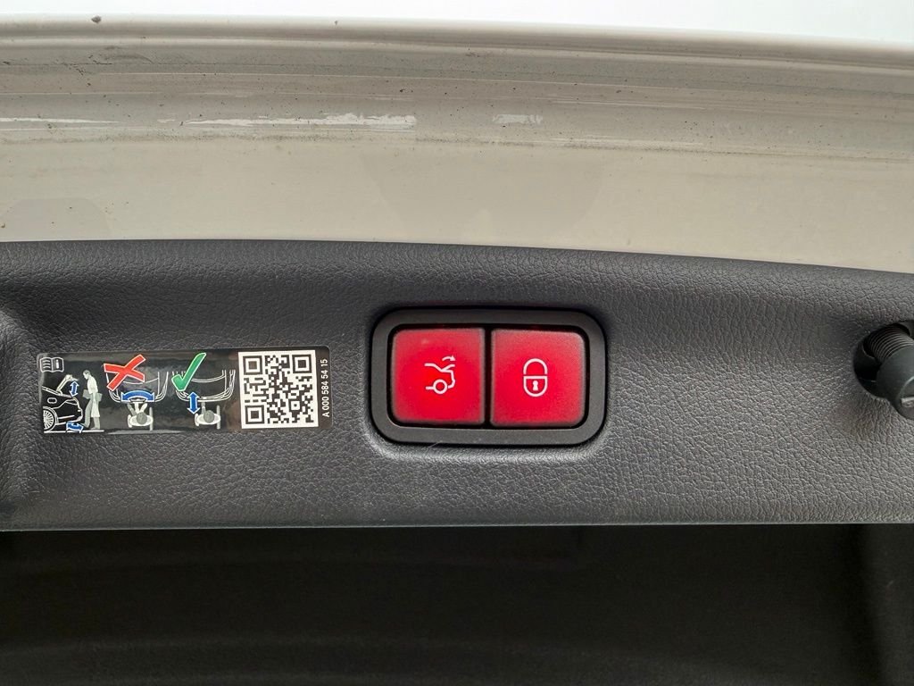 Used 2024  Mercedes-Benz C 300 image 31