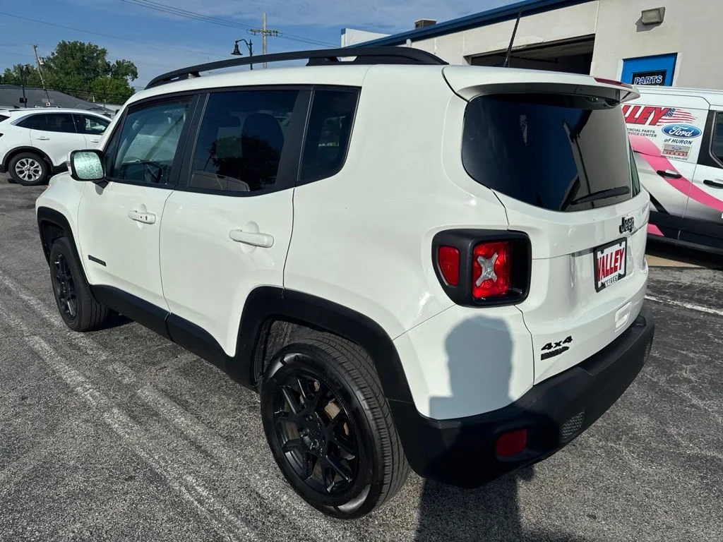 Certified Used 2020 Alpine White Clearcoat Jeep Latitude image 11