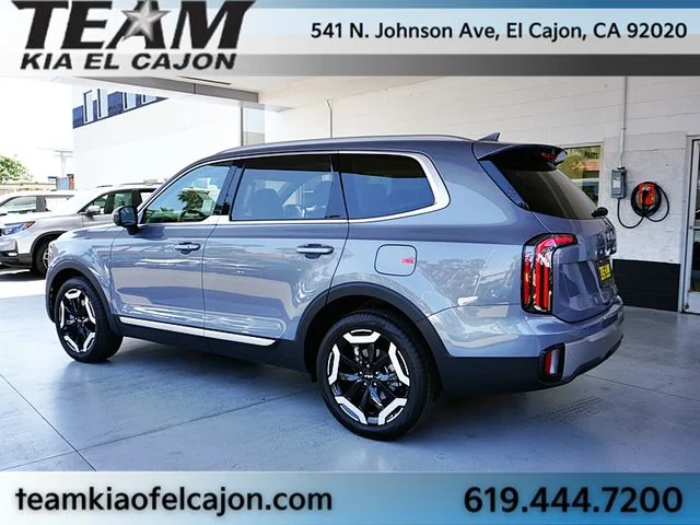 Used 2025 Silver Kia EX FWD image 7