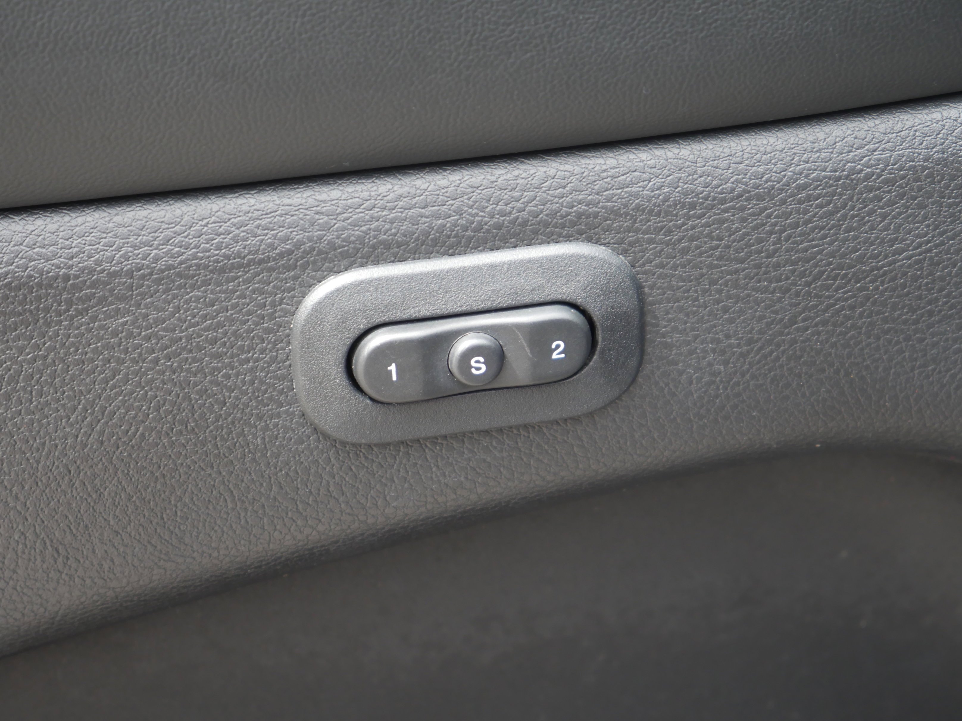 Used 2020 Slate Blue Pearlcoat Jeep Limited image 38