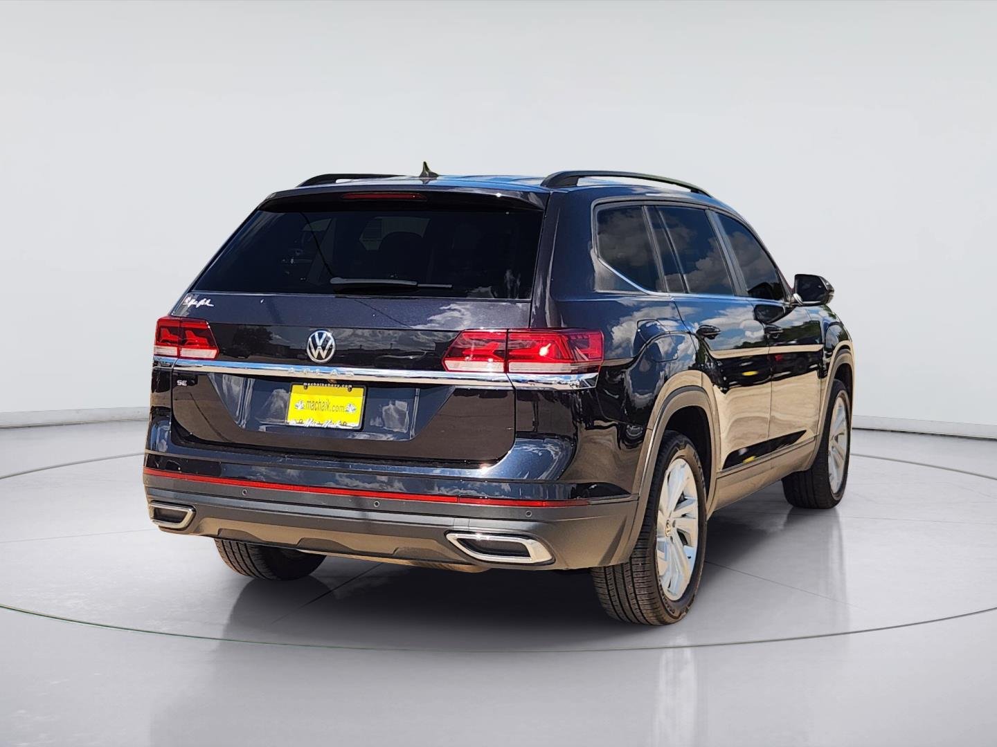 Used 2021 Deep Black Pearl Effect Volkswagen 2.0T SE w/Technology image 7