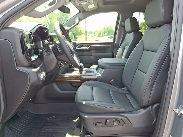 New 2026 Sterling Metallic GMC Elevation image 13