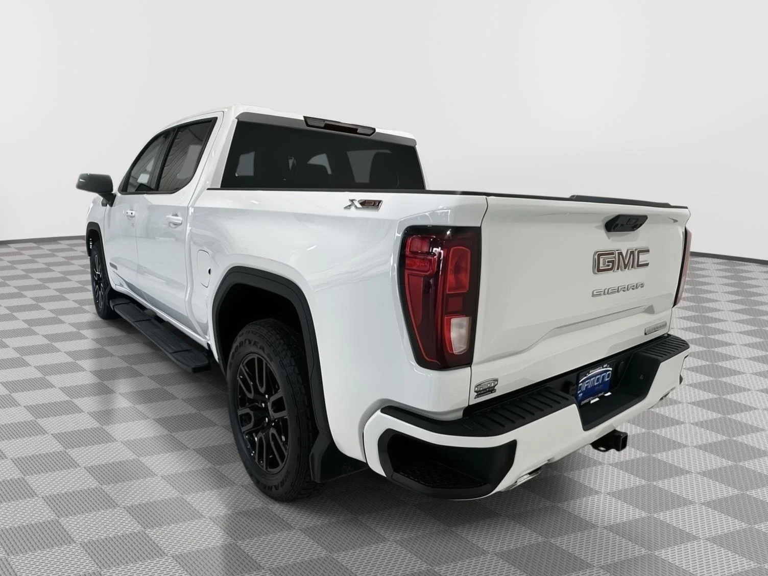 Used 2025 Summit White GMC Elevation image 3