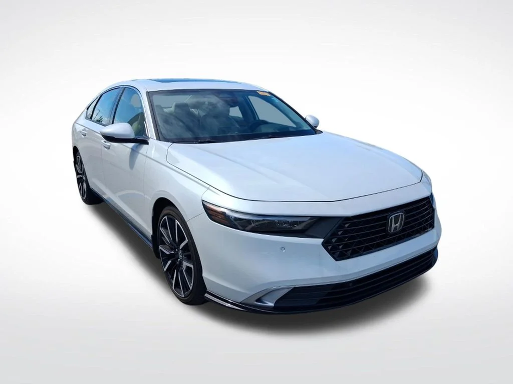 Used 2024  Honda Touring image 3