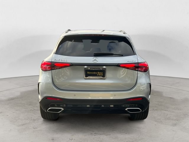 Used 2026 Silver Mercedes-Benz GLC 300 image 4