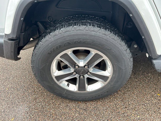 Used 2022 Bright White Clearcoat Jeep Unlimited Sahara image 9