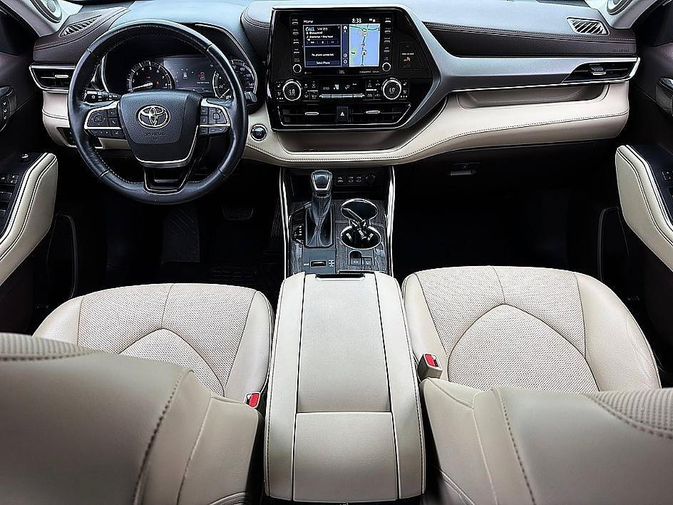 Used 2022 Pearl Toyota Limited image 7