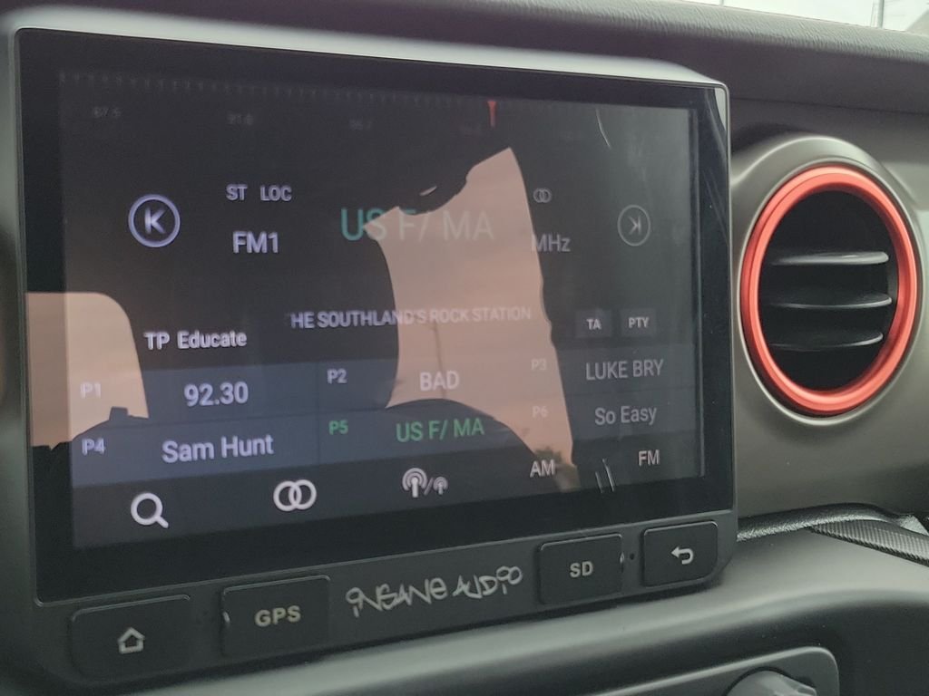 Used 2020 Green Jeep Sport image 26