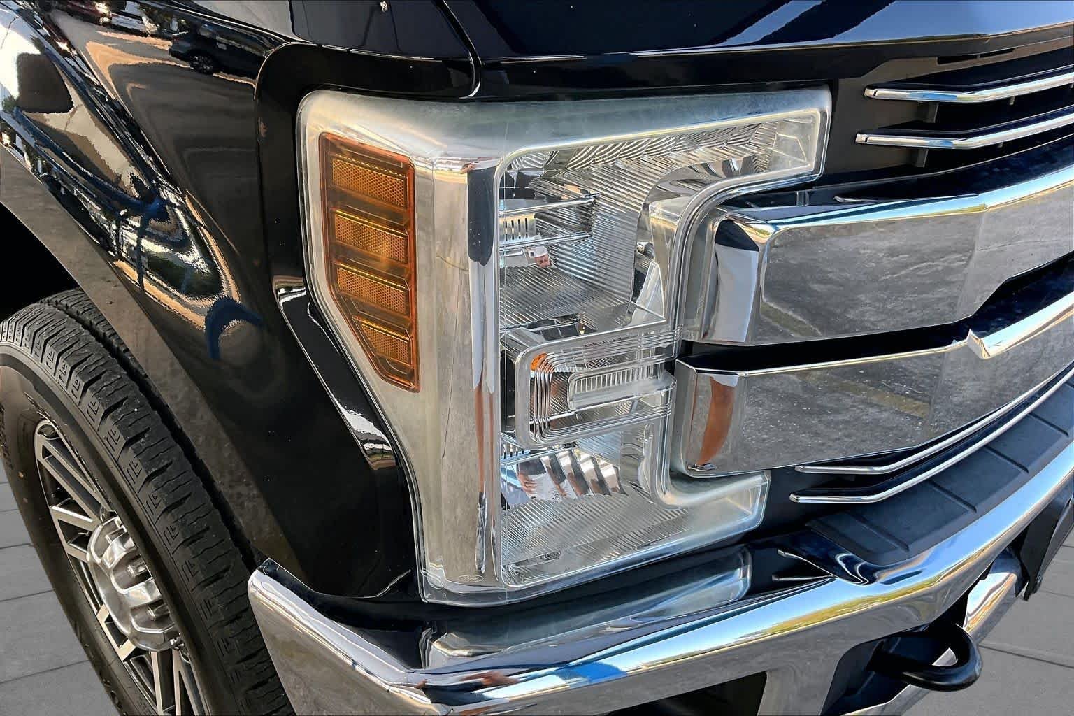 Used 2019 Agate Black Ford LARIAT image 28