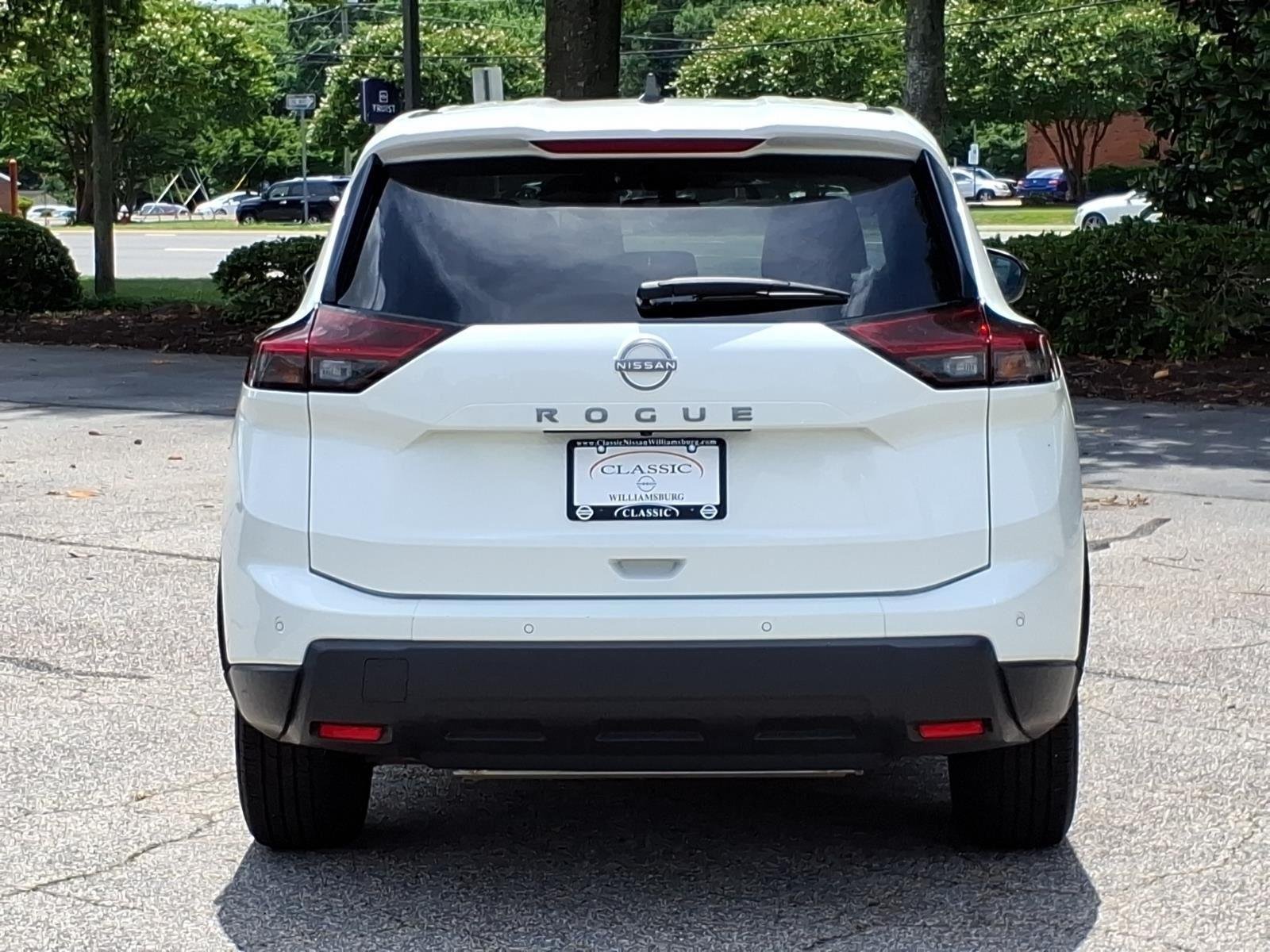 Used 2024 Glacier White Nissan S image 8