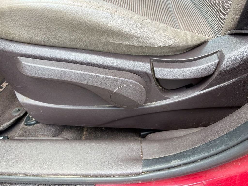 Used 2013 Red Hyundai GLS image 15