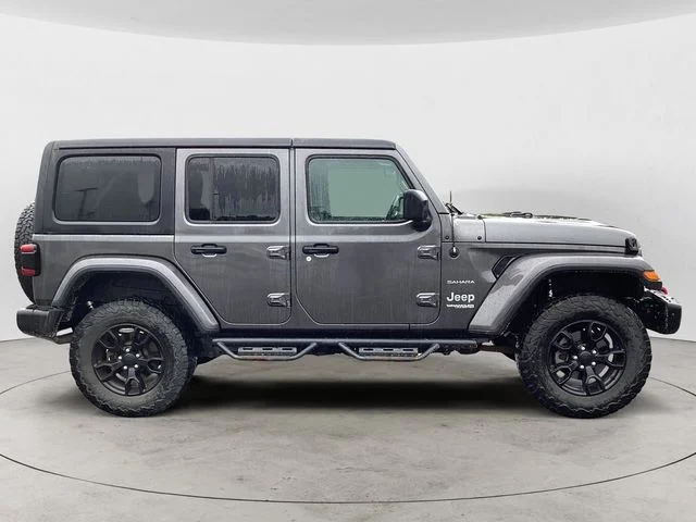 Used 2018 Crystal Metallic Jeep Unlimited Sahara image 6