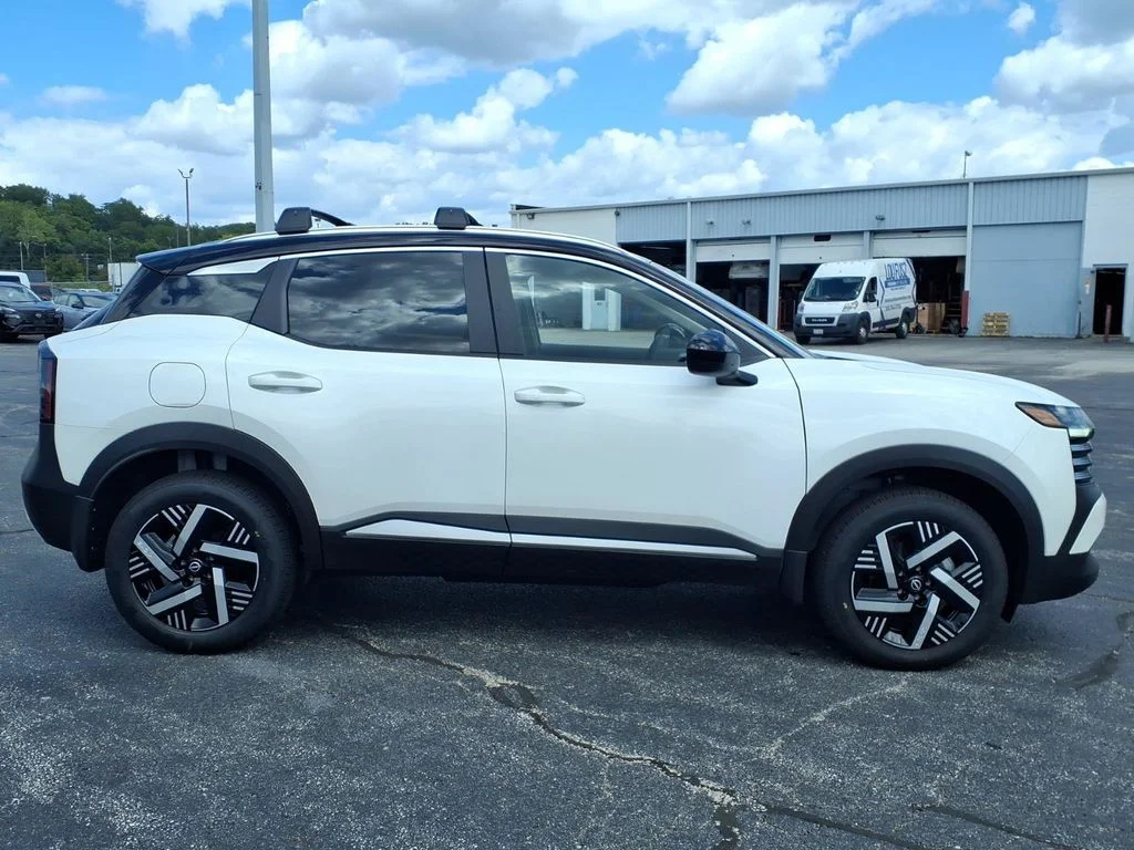 New 2026 Aspen White TriCoat / Super Black Two-tone Nissan SV image 2
