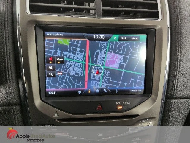 Used 2011  Lincoln Base image 23