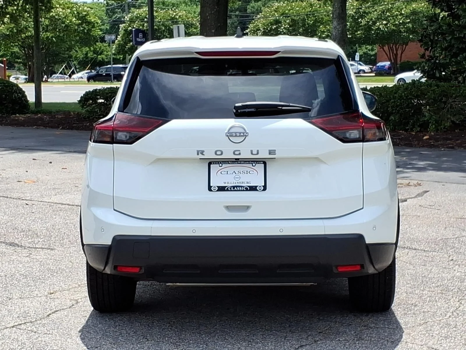 Used 2024 Glacier White Nissan S image 8