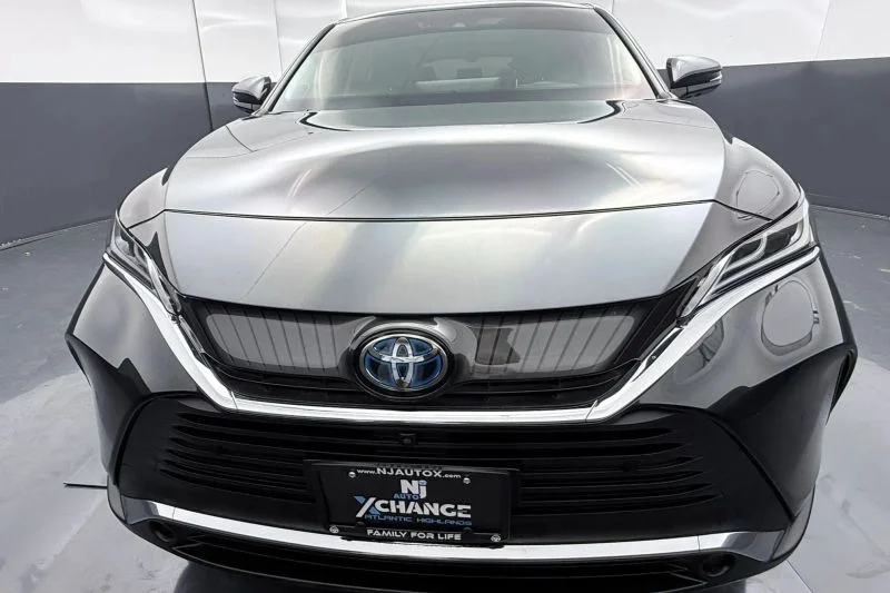 Used 2021  Toyota Limited Sport Utility 4D image 2