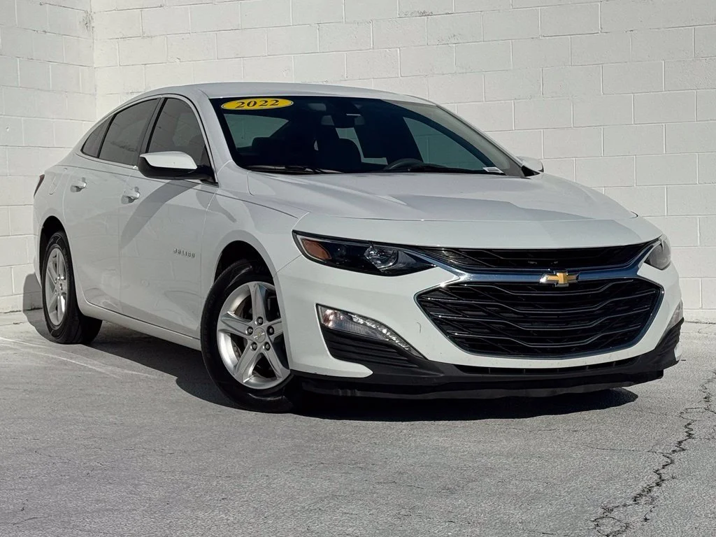 Used 2022 SUMMIT WHITE Chevrolet LT image 2