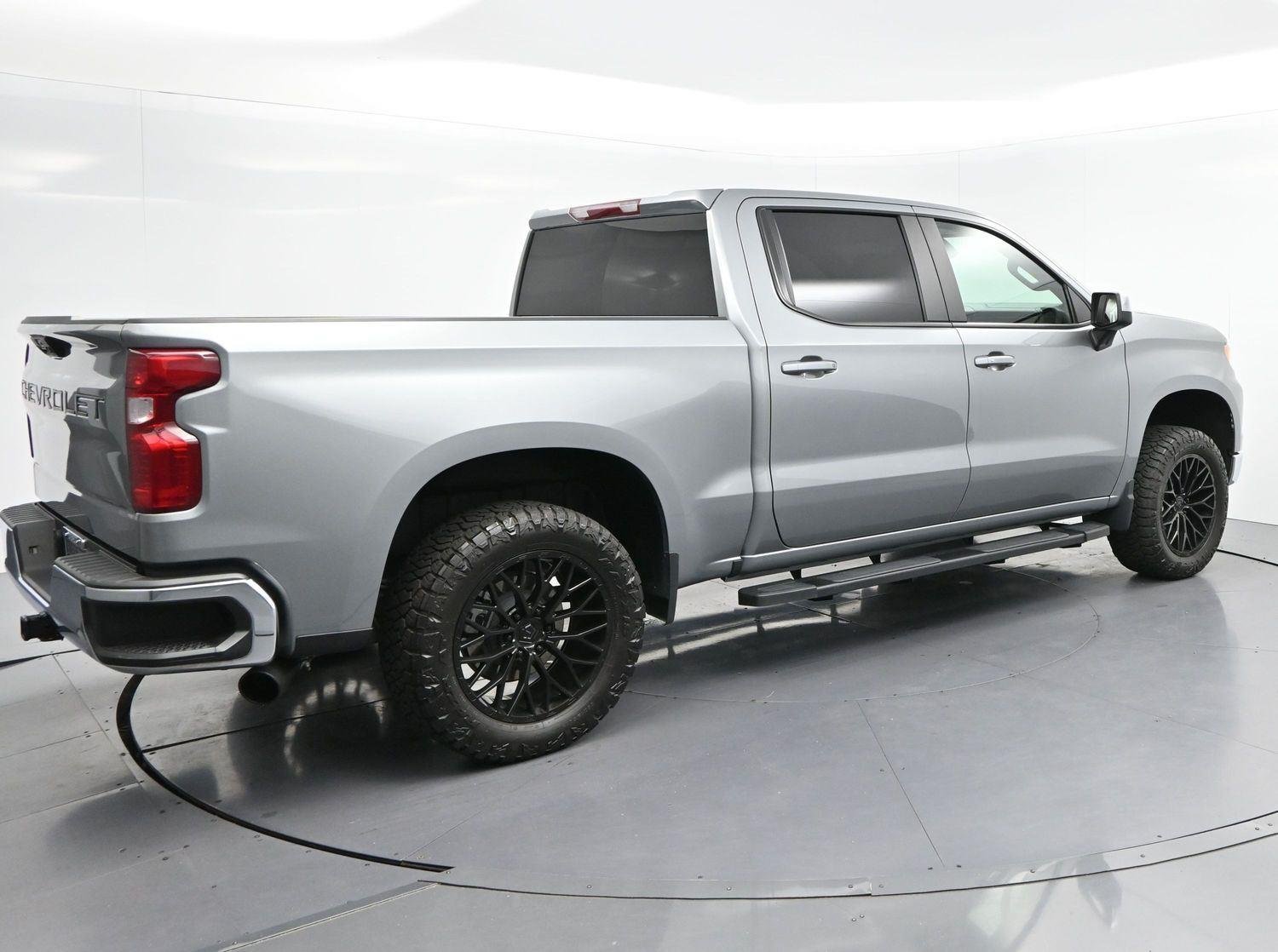 Used 2025 Sterling Gray Metallic Chevrolet LT image 7