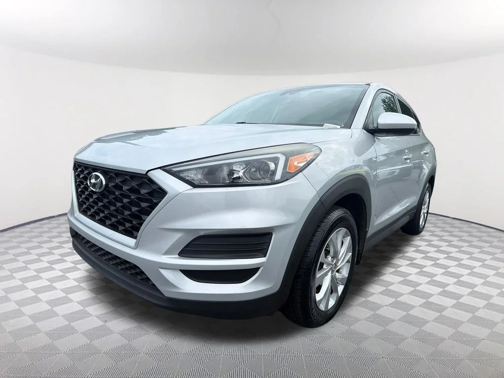 Used 2019 Silver Hyundai SE image 1