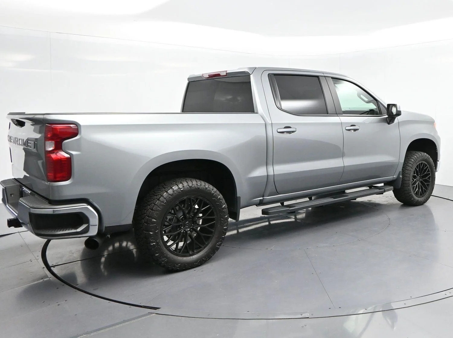Used 2025 Sterling Gray Metallic Chevrolet LT image 7