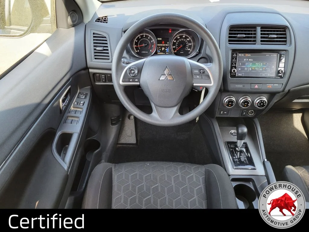 Used 2025 Silver Mitsubishi  image 18