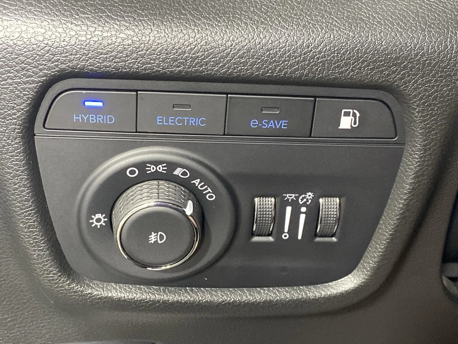 Used 2023 Rocky Mountain Pearlcoat Jeep  image 36