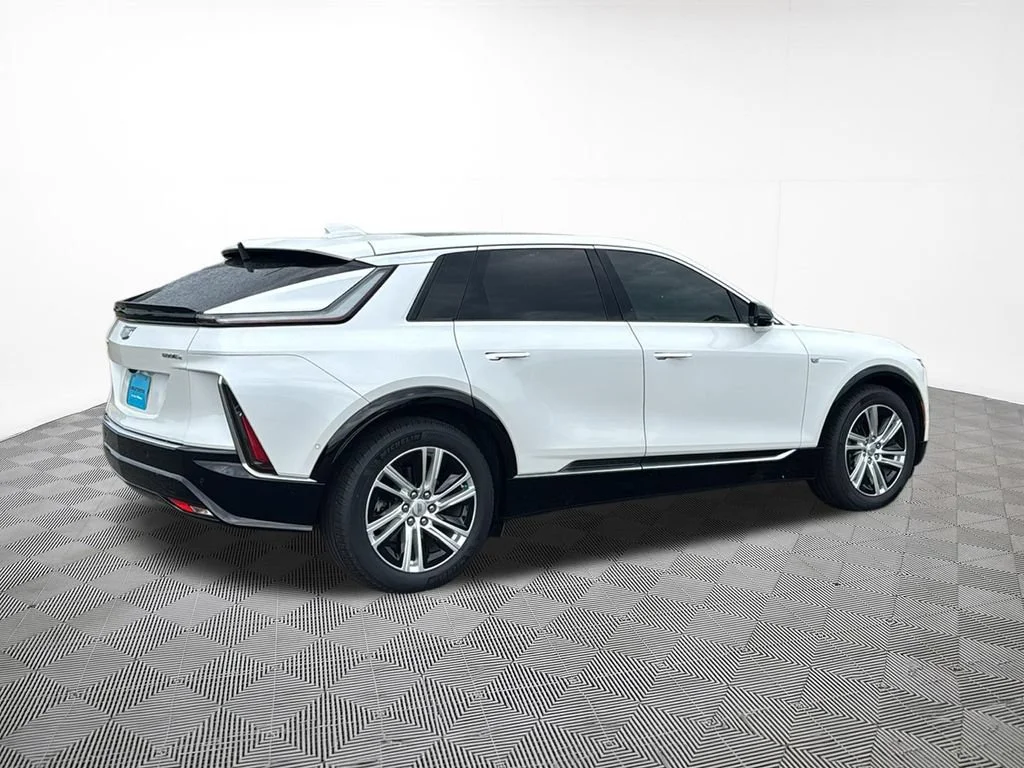 Used 2024 Crystal White Tricoat Cadillac Tech image 9