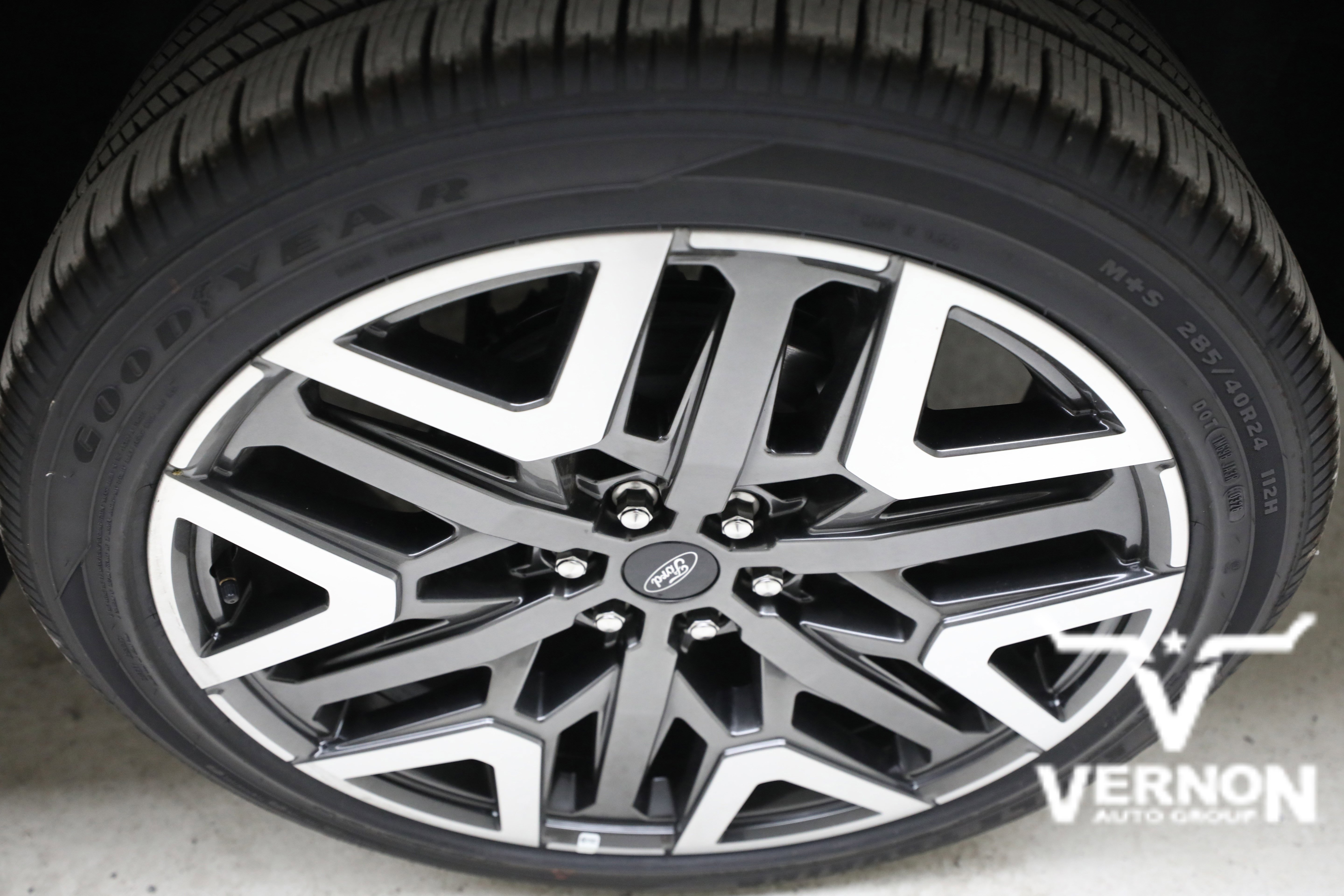New 2026 Star White Metallic Tri-Coat Ford  image 32