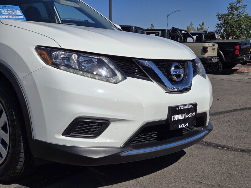 Used 2016 White Nissan S image 9