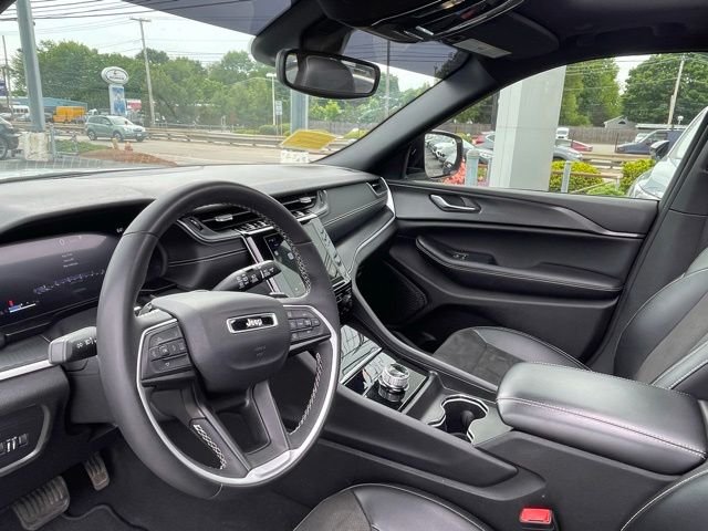 Used 2024 White Jeep Altitude image 9