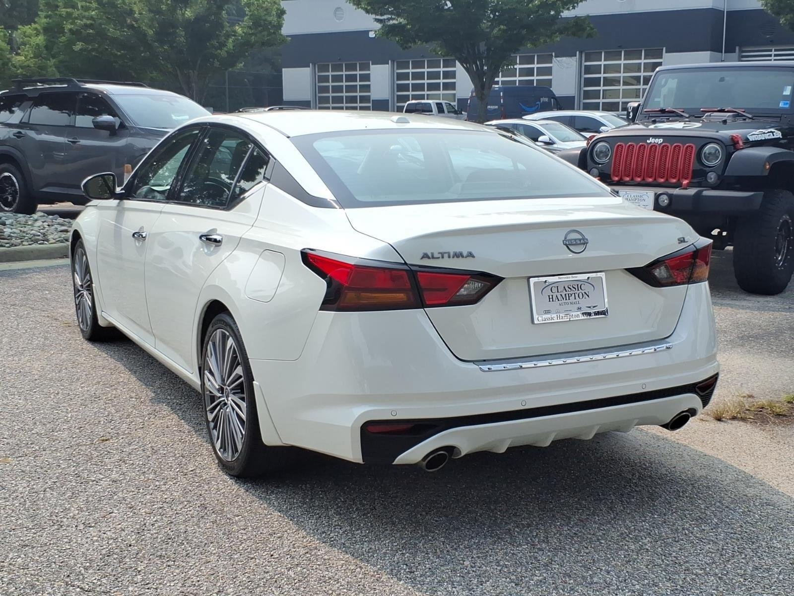 Used 2023 Pearl White Tricoat Nissan 2.5 SL image 10