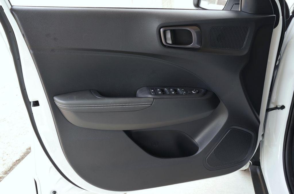 New 2026 Lunar White w/Black Roof Hyundai SEL image 8