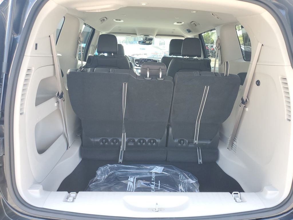 Used 2022 Black Chrysler Touring L image 9