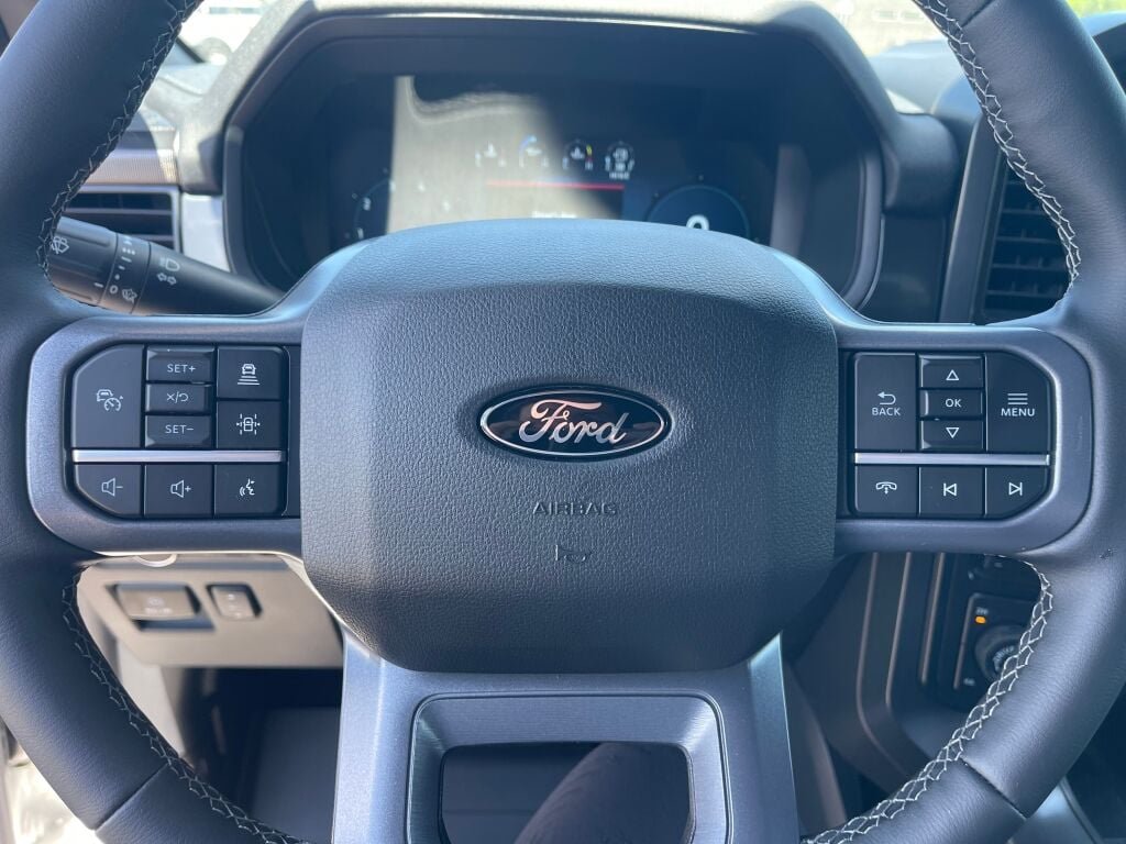 New 2026 Star White Metallic Tri-Coat Ford LARIAT image 17