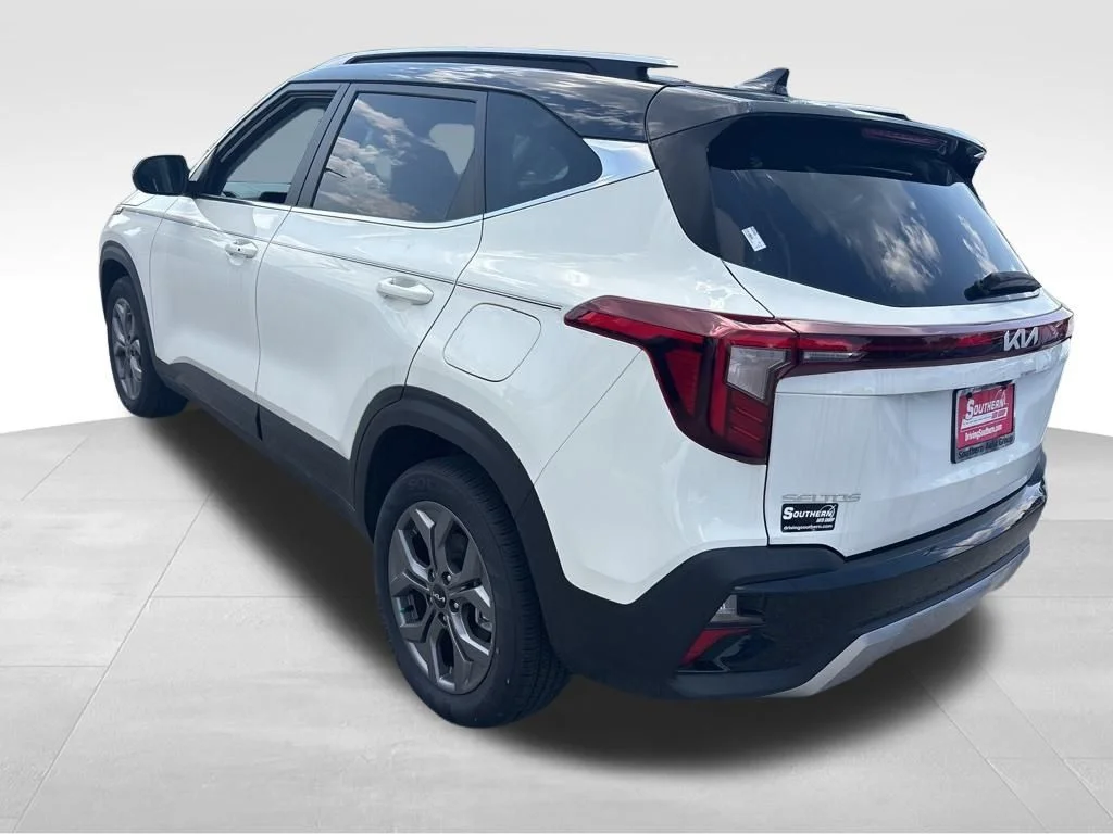 Used 2024 White Kia SX image 16