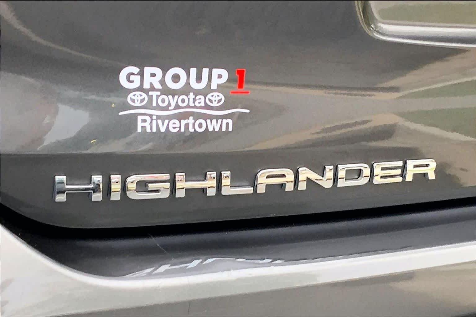 Used 2023 Magnetic Gray Metallic Toyota XLE image 28