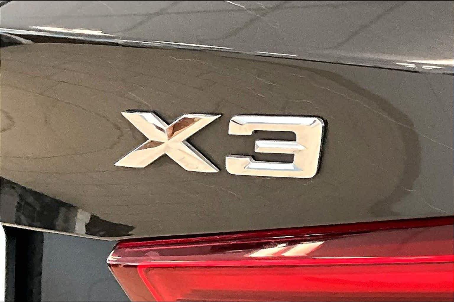 Used 2018 Dark Graphite Metallic BMW xDrive30i image 29