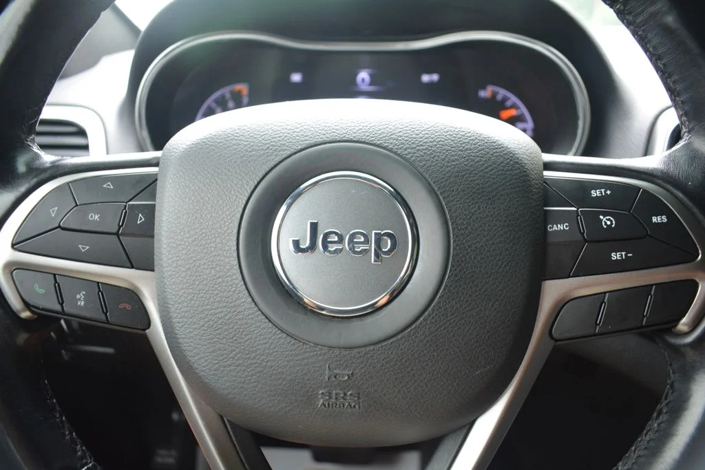 Used 2020 Black Jeep Laredo E image 11
