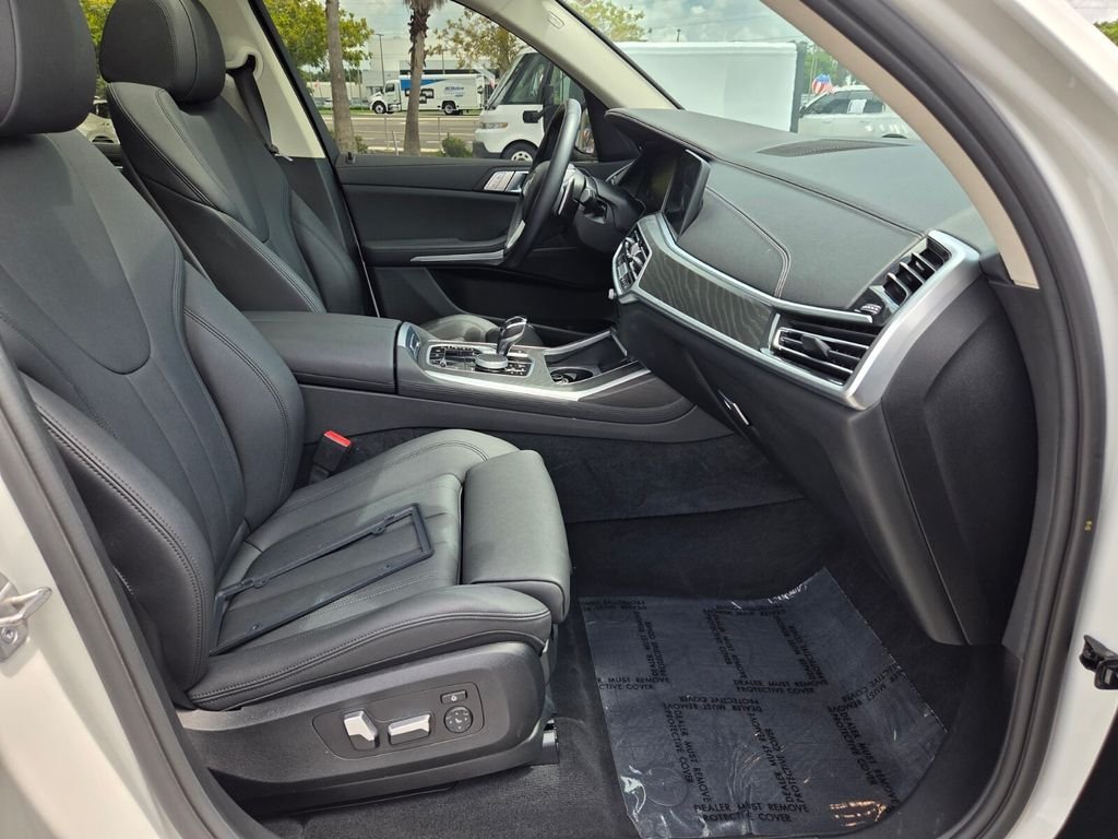 Used 2021 White BMW xDrive40i image 18