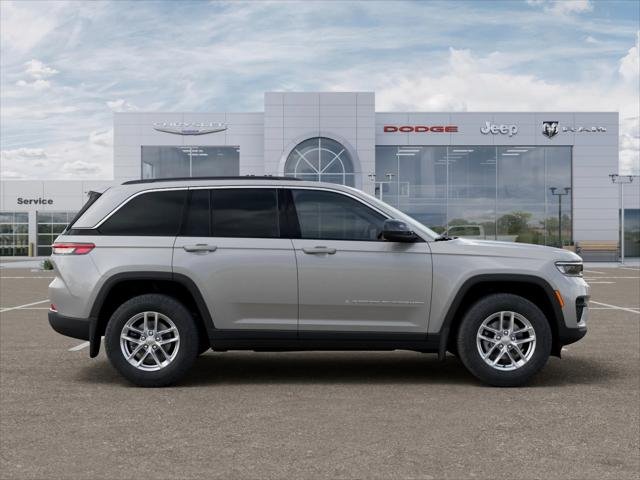 New 2026 Silver Zynith Exterior Paint Jeep Laredo X image 47