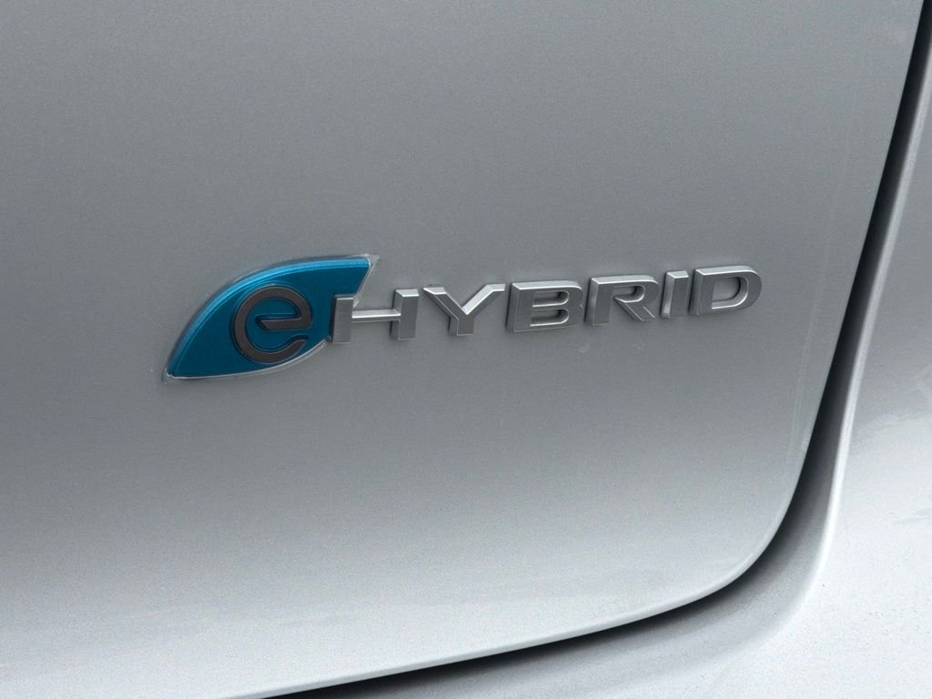 Used 2023 Silver Chrysler Pinnacle image 15