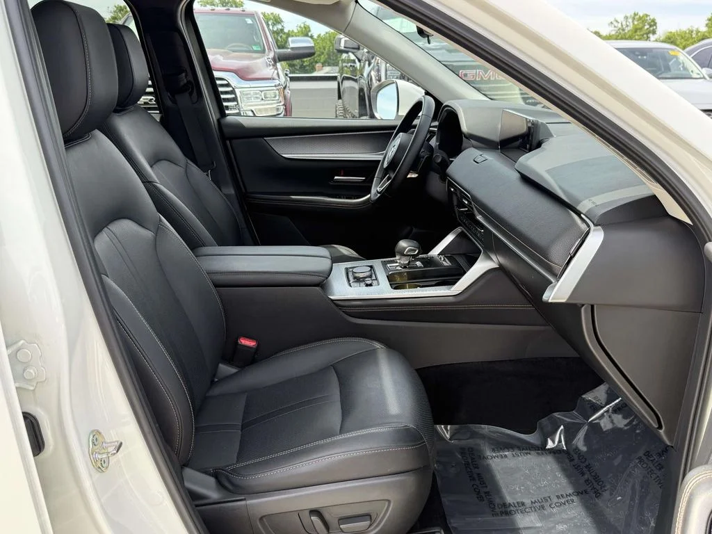 Used 2024 White Mazda Preferred image 16