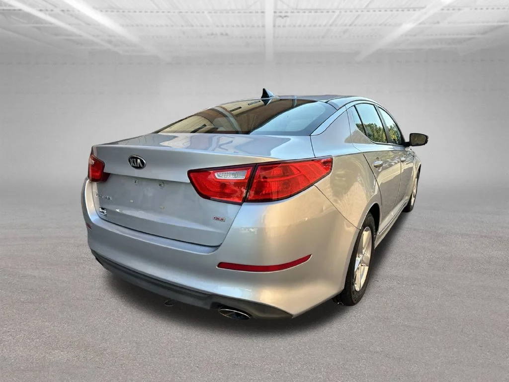 Used 2015 Silver Kia LX image 5