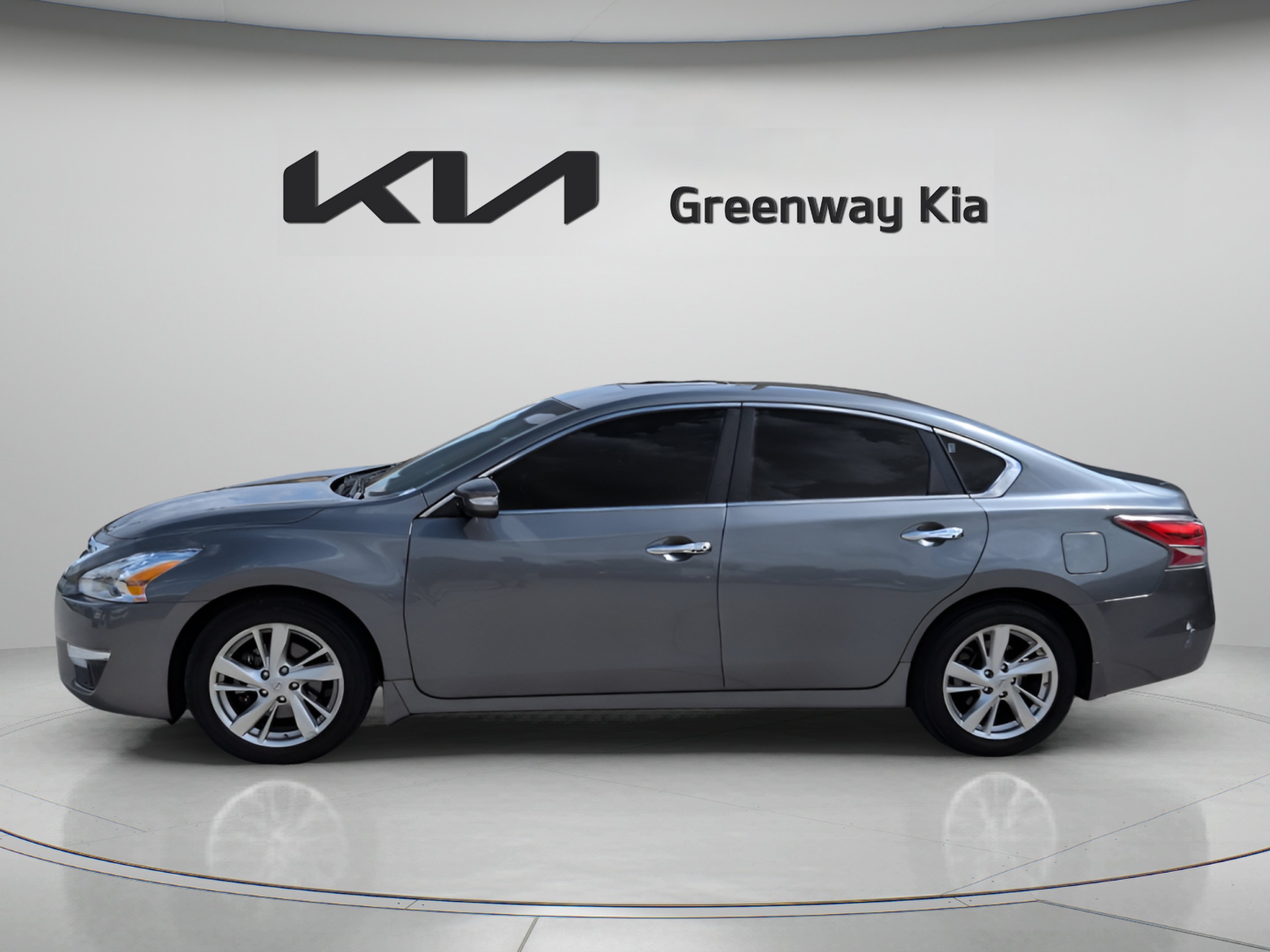 Used 2014 Gun Metallic Nissan 2.5 SL image 4