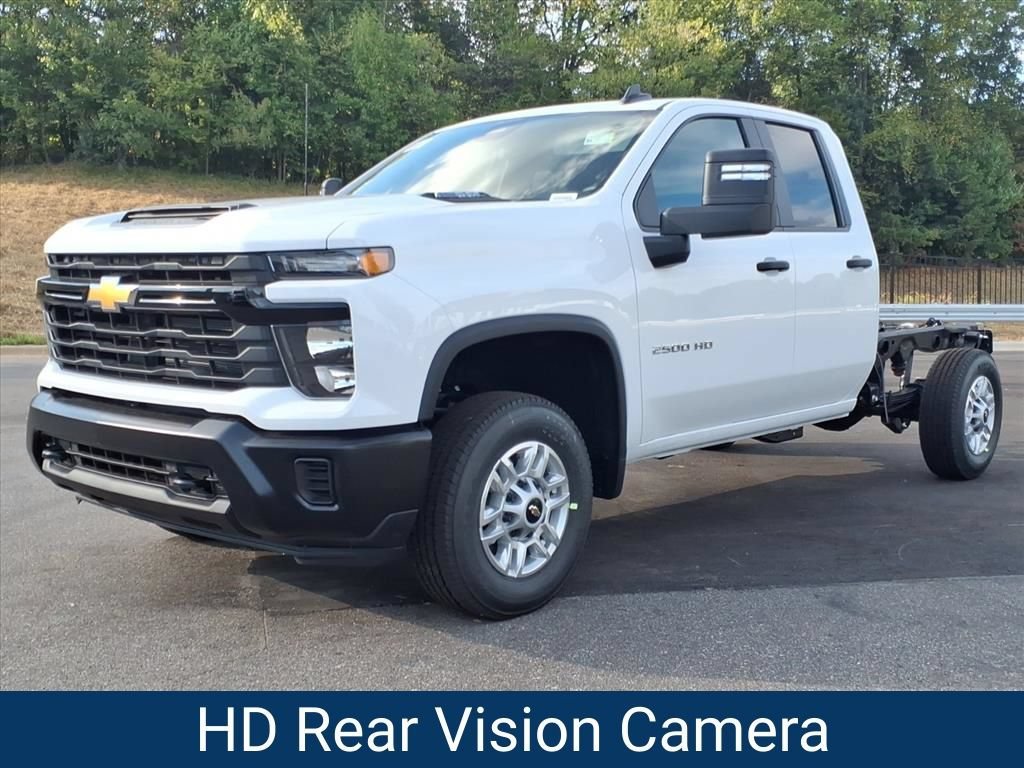 New 2026 Summit White Chevrolet WT image 31