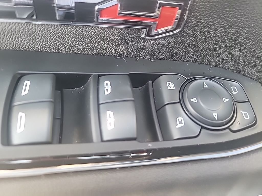 Used 2025 White GMC AT4 image 19